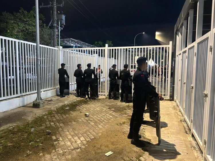 Brimob Kaltim Kawal Ketat Big Match Borneo FC vs Persija di Segiri