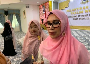 Hj. Nurlena Lantik Pengurus Baru MTW Masjid Agung At Taqwa Balikpapan   