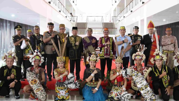 Kapolda Kaltara Hadiri Rapur DPRD Prov. Kaltara Dalam Rangka Peringatan HUT Prov. Kaltara ke-13