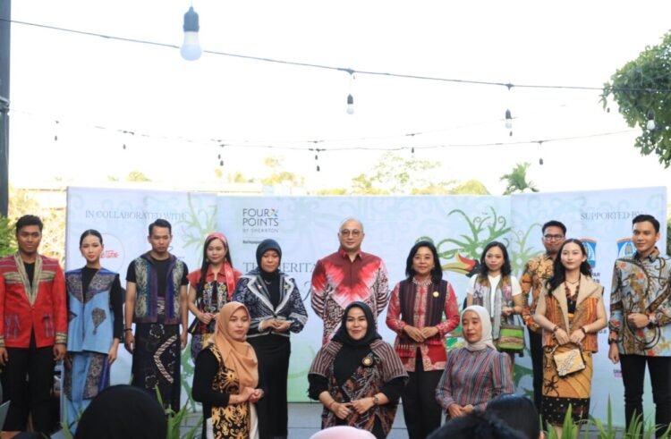 Four Points Balikpapan Angkat Batik Kalimantan di Hari Batik Nasional