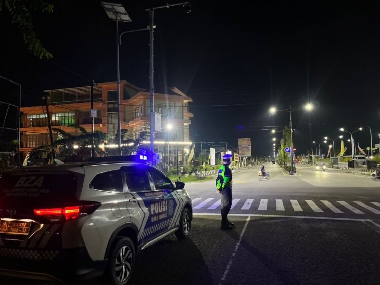Gelar Patroli Blue Light, Warga Diingatkan Tertib Berlalu Lintas