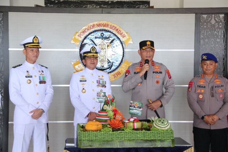 Sinergi TNI-POLRI, Kapolda Kaltara Beri “Surprise” Hangat di Mako Kodaeral Rayakan HUT ke-80 TNI