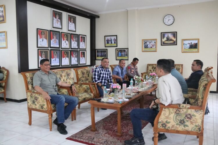 Kapolda Kaltara Beserta Sejumlah PJU Polda Kaltara Sambut Rombongan BPK RI di Bandara Juwata