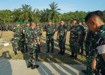 Perkuat Jiwa Korsa, Danbrigif TP 85/BTC Ajak Prajurit Yonif TP 826/BTB Bermain dan Berlatih Bersama