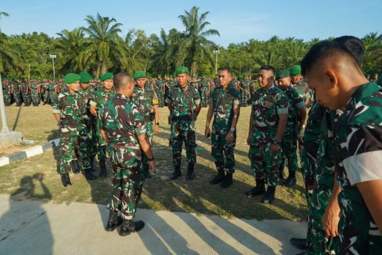 Perkuat Jiwa Korsa, Danbrigif TP 85/BTC Ajak Prajurit Yonif TP 826/BTB Bermain dan Berlatih Bersama   