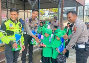 Anak-anak SDIT Nurul Hikmah Belajar Tertib Berlalu Lintas Bersama Sat Lantas   