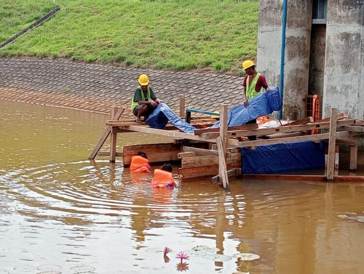 Atasi Kebocoran, BWS V Kalimantan Mulai Perbaikan Intake Embung Binalatung    