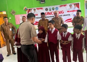 Dukung Generasi Sehat, Polresta Bulungan Hadiri Peluncuran Makanan Bergizi Gratis di SDN 009 Tanjung Palas