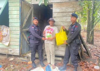 Bakti Brimob untuk Negeri: Jumat Berkah Sapa Warga Tanjung Redeb Berau