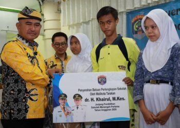 Puluhan Siswa Tarakan Terima Bantuan Sekolah, Wali Kota Tekankan Pemerataan Akses Pendidikan