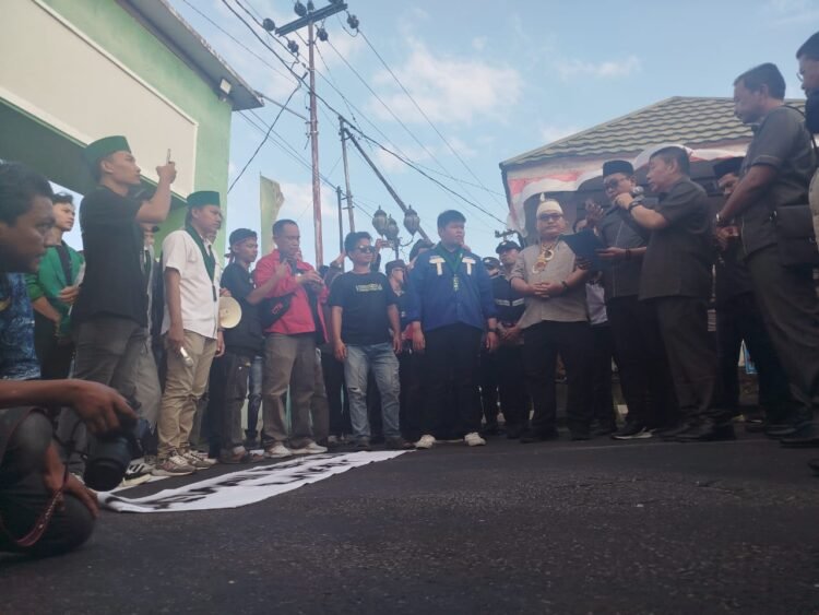 Puluhan Mahasiswa Demo, Desak DPRD Bulungan Usut Dugaan Kekerasan Anggota Dewan