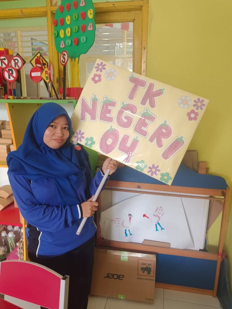 Huswatun Nisa Bersyukur, Insentif Jospol Ringankan Beban Guru Honorer