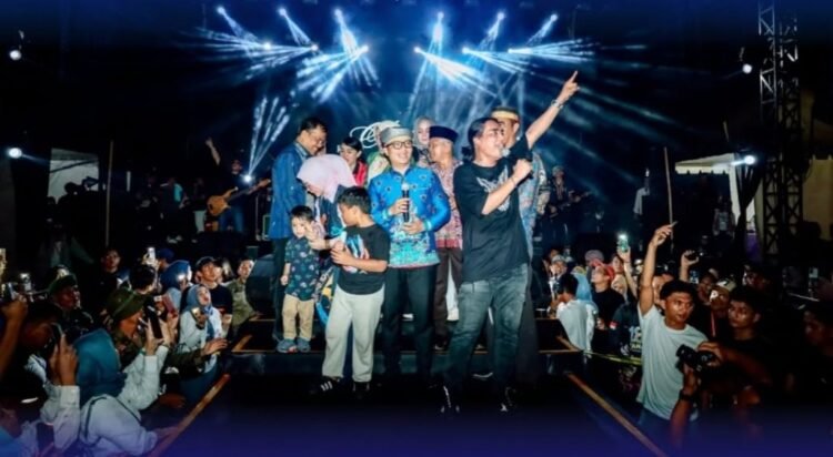 Charly Van Houten Tutup Meriah Festival Tari Pesisir