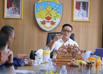 Bupati Ibrahim Ali Kumpulkan Kades Pesisir Bahas Pengelolaan Wilayah