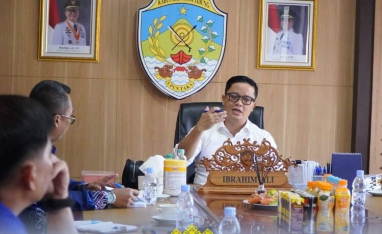 Bupati Ibrahim Ali Kumpulkan Kades Pesisir Bahas Pengelolaan Wilayah
