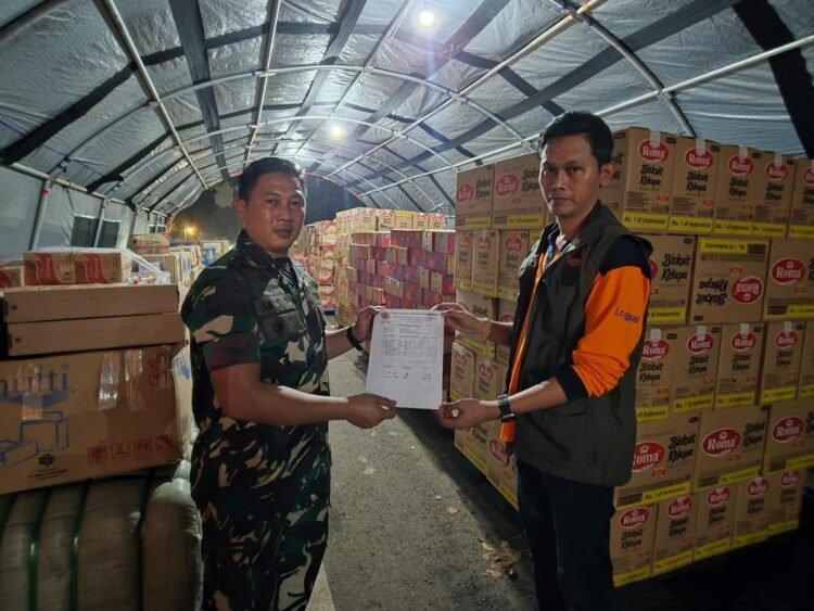 Kodam VI/Mulawarman Salurkan Bantuan untuk Korban Bencana Alam di Sumatera