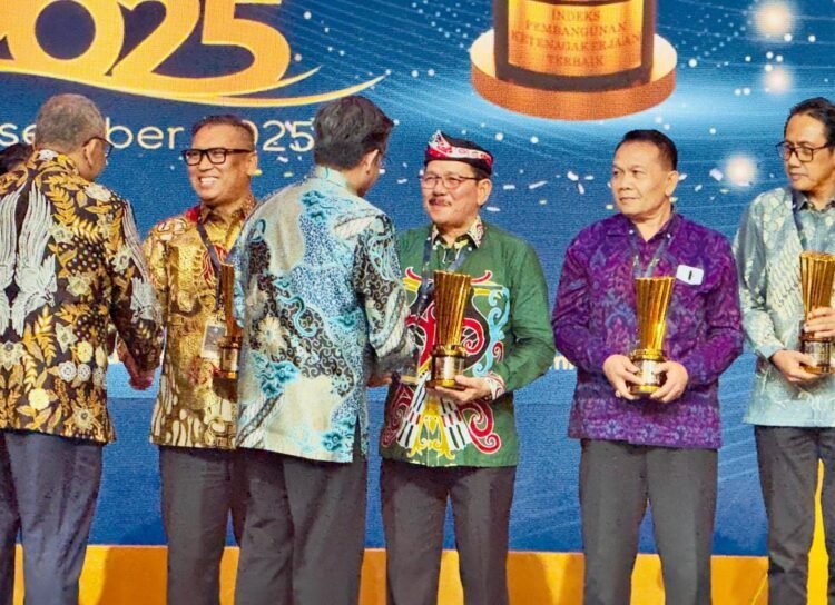 Kinerja Ketenagakerjaan Melesat, Kaltara Sabet Tiga Penghargaan di Ajang Naker Award 2025