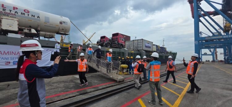 Pertamina Patra Niaga Kirim Kontainer Tabung LPG dan Drum BBM untuk Dukung Penyaluran Energi di Aceh   