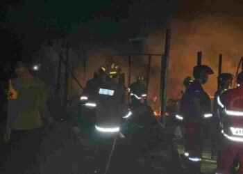 Ditsamapta Polda Kaltara Sigap Padamkan Kebakaran Ruko dan Kios Milik Warga