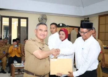 Wali Kota Tarakan Serahkan SK Ketua RT Tarakan Utara Periode 2026–2030