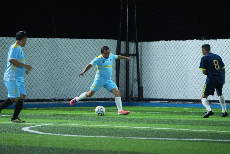 Jalin Silaturahmi, Gubernur Pimpin Laga Persahabatan Bulungan Legend vs Sumbawa Legend 