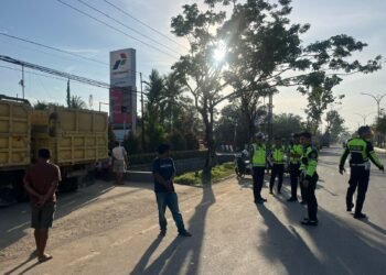 Sat Lantas Polresta Bulungan Tertibkan Antrean Truk BBM di SPBU Sengkawit