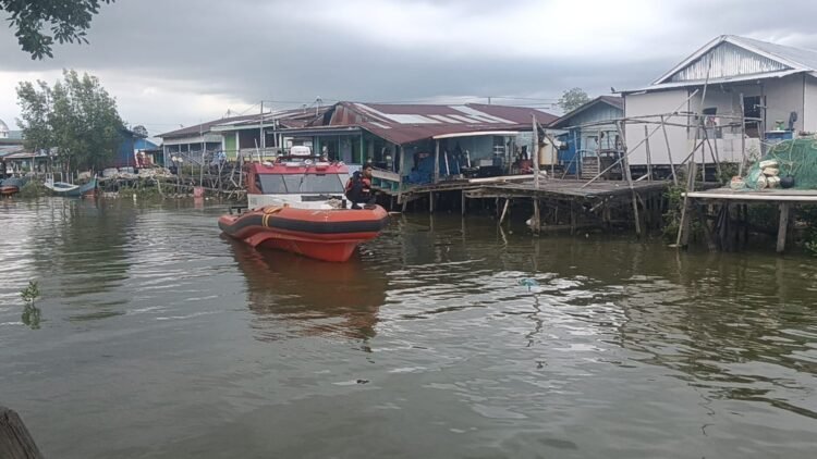 Nelayan Hilang di Perairan Bambangan, Tim SAR Lakukan Pencarian