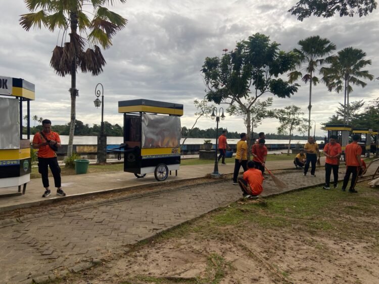 Polresta Bulungan Bersih-Bersih Fasilitas Publik, Wujud Kepedulian Lingkungan
