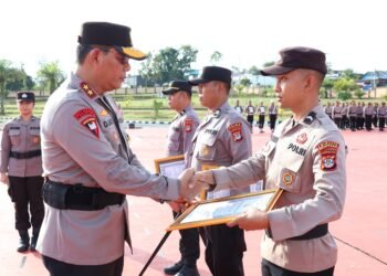 Tiga Personel Polresta Bulungan Terima Penghargaan Kapolda Kaltara, Sukses Lampaui Target Penjualan Beras SPHP hingga 101 Persen