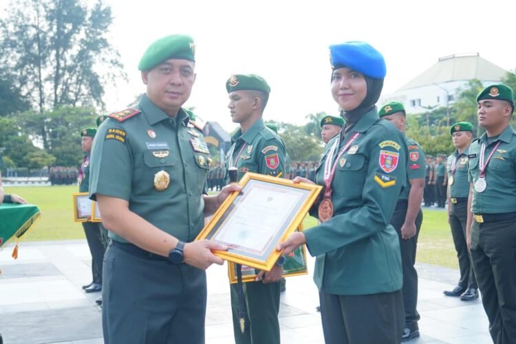 Pangdam VI/Mulawarman Apresiasi 18 Prajurit dan Pelatih Berprestasi