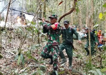 Dandim 0911/Nunukan Konfirmasi Pesawat Pengangkut BBM Jatuh di Krayan, Personel Koramil 0911-06/Krayan Gerak Cepat Evakuasi Korban