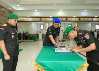 Kasdam VI/Mulawarman Pimpin Serah Terima Jabatan Danyon Zipur 17/AD dan Pelantikan Danyon Armed 22/Kesumawira