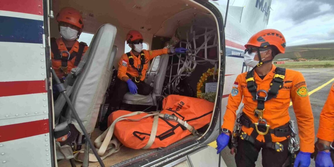 Cuaca Buruk dan Medan Curam Tantang Evakuasi Pilot Pelita Air