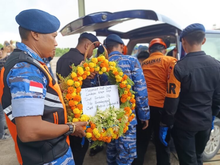 Karangan Bunga dan Apresiasi Iringi Pemulangan Jenazah Capt Hendrik dari Long Bawan ke Tarakan