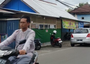 Satpol PP Awasi Penerapan Tirai di Tempat Makan Selama Puasa
