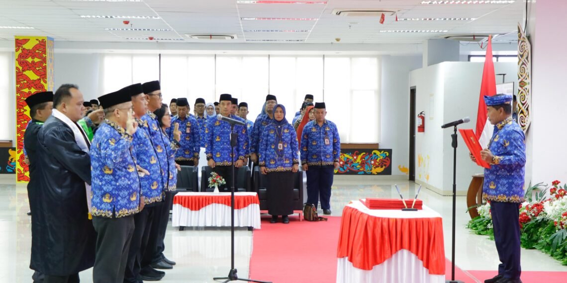 Gubernur Lantik 86 Pejabat, Tekankan Profesionalisme dan Pelayanan Publik 