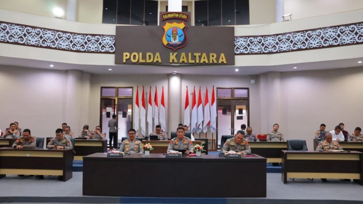 Kapolda Kaltara Hadiri Vicon Dalam Rangka Anev Perkembangan Sitkamtibmas Terkini