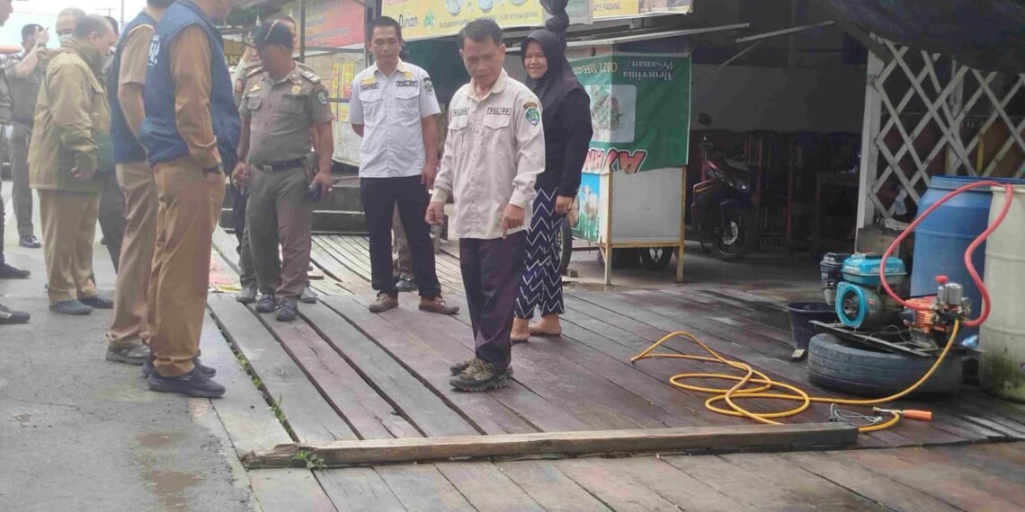 Trotoar dan Drainase Tanjung Selor Tersumbat, Satpol PP Ultimatum PKL