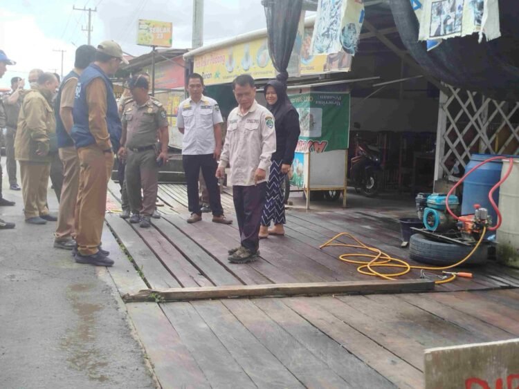 Trotoar dan Drainase Tanjung Selor Tersumbat, Satpol PP Ultimatum PKL