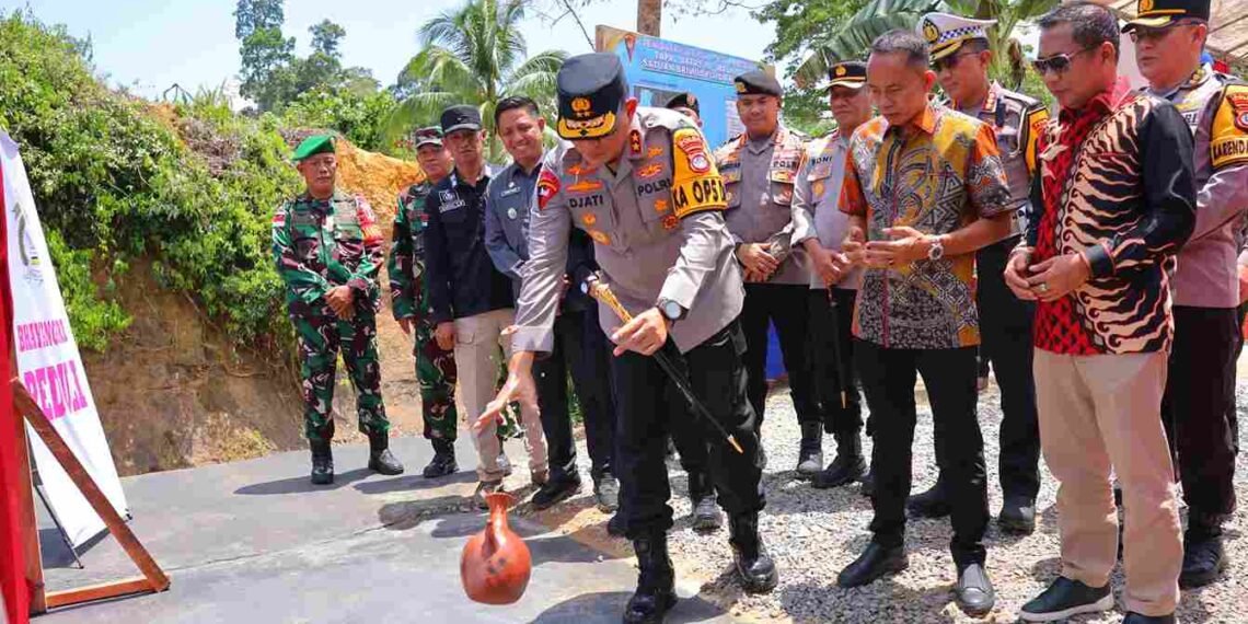Kapolda Kaltara Resmikan Jembatan Merah Putih Presisi Tapal Batas RI – Malaysia di Pulau Sebatik