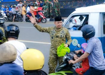 Menebar Berkah Ramadan, Pangdam VI/Mlw berikan tali asih untuk anak yatim dan bagikan Takjil pada pengguna jalan