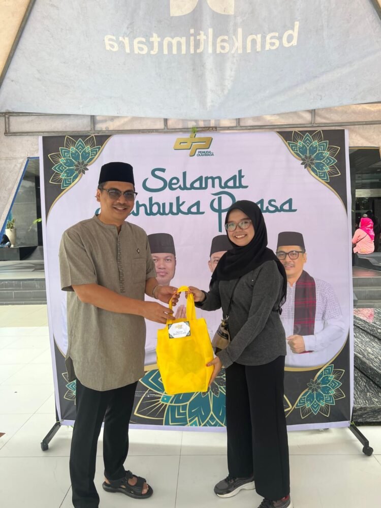 Gebyar Ramadan, Pegawai Pemprov Kaltim Sapa Pengendara Jelang Berbuka