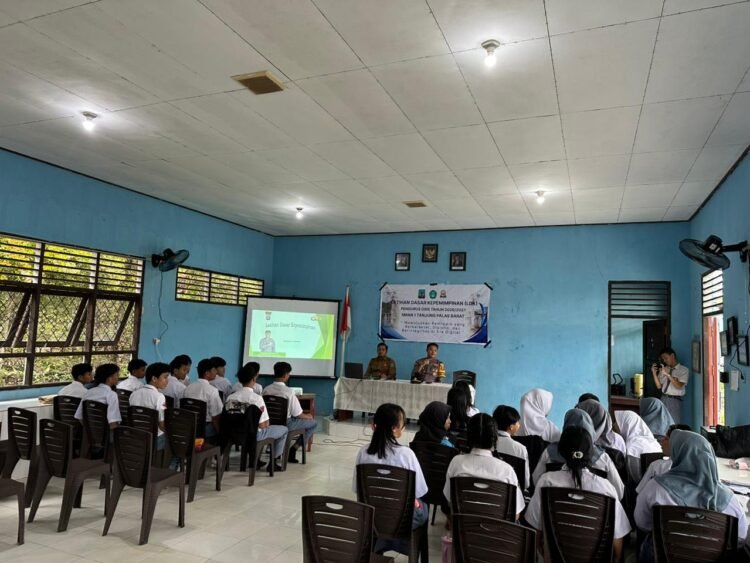 Kapolsek Tanjung Palas Barat Berikan Materi LDK di SMAN 1 Tanjung Palas Barat, Tekankan Kepemimpinan Berkarakter di Era Digital