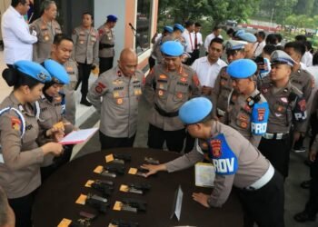Wakapolda Kaltim Pimpin Pemeriksaan Senjata Api Personel, Tekankan Kedisiplinan