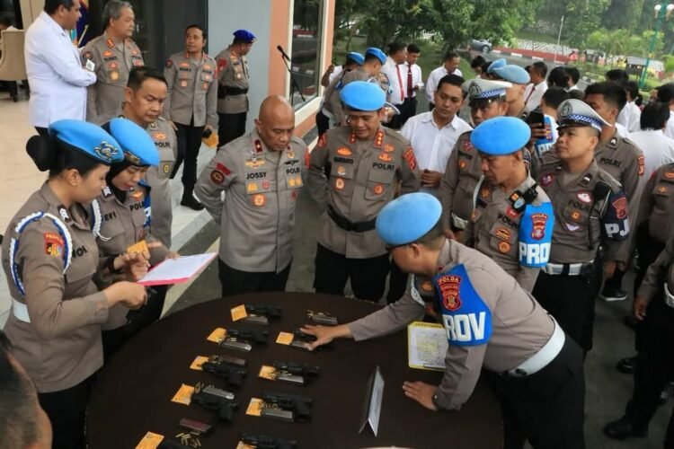 Wakapolda Kaltim Pimpin Pemeriksaan Senjata Api Personel, Tekankan Kedisiplinan
