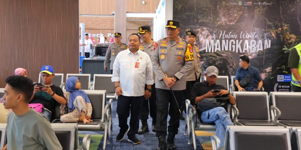 Kapolda Kaltara Tinjau Pos Pengamanan Lebaran di Bandara dan Pasar Tarakan