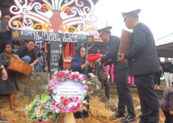 Upacara Pemakaman Kedinasan Iringi Kepergian Kompol (Purn) Jariaman Samosir