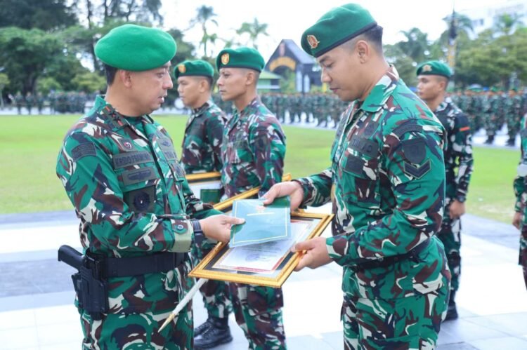 Pangdam VI/Mulawarman Beri Penghargaan Bagi Prajurit Berprestasi: “Kalian Adalah Kebanggaan!”