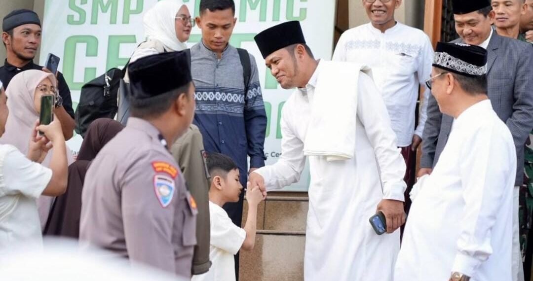 Hadiri Salat Idulfitri 1447 Hijriah, Rudy Mas’ud : Para Imam dan Khatib Agar Do’akan Pemimpin