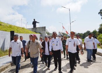 Pemprov Sambut Kunjungan Wamen Digital Sarawak di PLBN Long Nawang